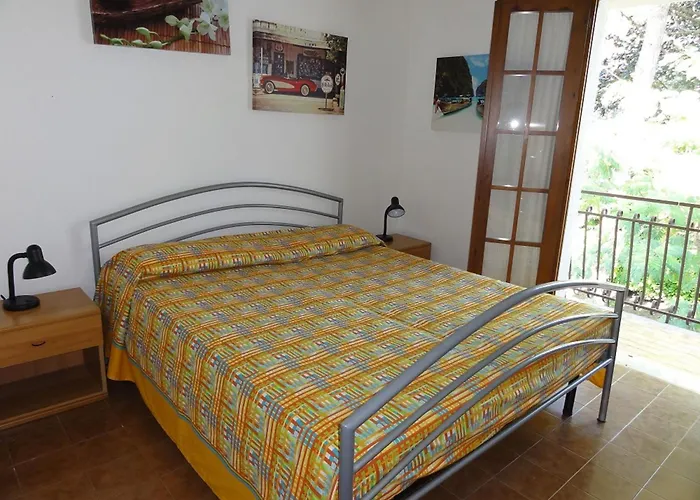 Terraced House With Private Garden In