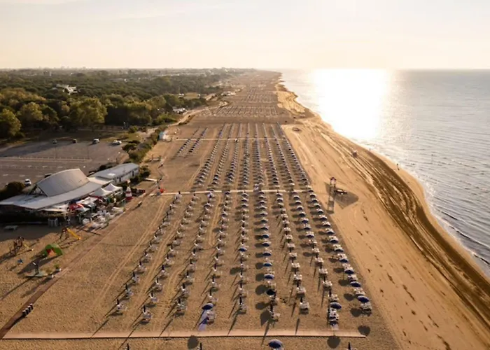 Villa Terraced House With Private Garden In