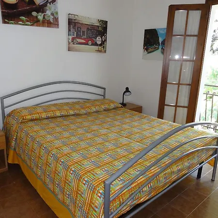 Terraced House With Private Garden In